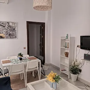 apartamento-en-el-centro-historico-de-malaga-29005.hotelsinnerja.org/
